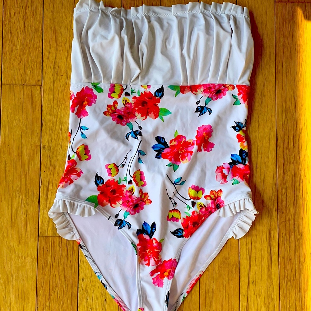 Strapless one piece swimsuit